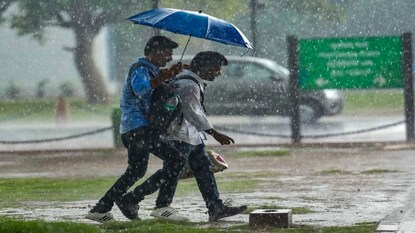 বুধবার থেকে হাওয়া বদল, পশ্চিমবঙ্গে ঝড়-বৃষ্টির সতর্কতা বুধবার থেকে হাওয়া বদল, পশ্চিমবঙ্গে ঝড়-বৃষ্টির সতর্কতা