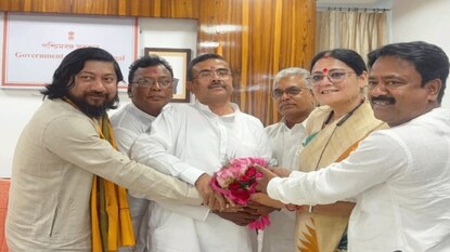 লোকভবনে রাজ্য মন্ত্রিসভার সম্প্রসারণ, অর্থ-শিক্ষা-স্বাস্থ্য, কোন দায়িত্বে কে? সোমবারই শিলমোহর লোকভবনে রাজ্য মন্ত্রিসভার সম্প্রসারণ, অর্থ-শিক্ষা-স্বাস্থ্য, কোন দায়িত্বে কে? সোমবারই শিলমোহর