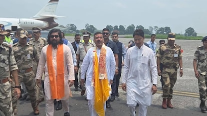 বাগডোগরা বিমানবন্দরে মুখ্যমন্ত্রী শুভেন্দু অধিকারী৷ বাগডোগরা বিমানবন্দরে মুখ্যমন্ত্রী শুভেন্দু অধিকারী৷