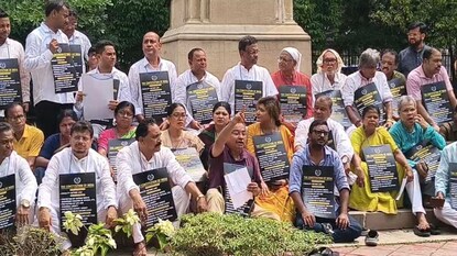 বিধানসভায় তৃণমূল বিধায়কদের বিক্ষোভ৷ বিধানসভায় তৃণমূল বিধায়কদের বিক্ষোভ৷