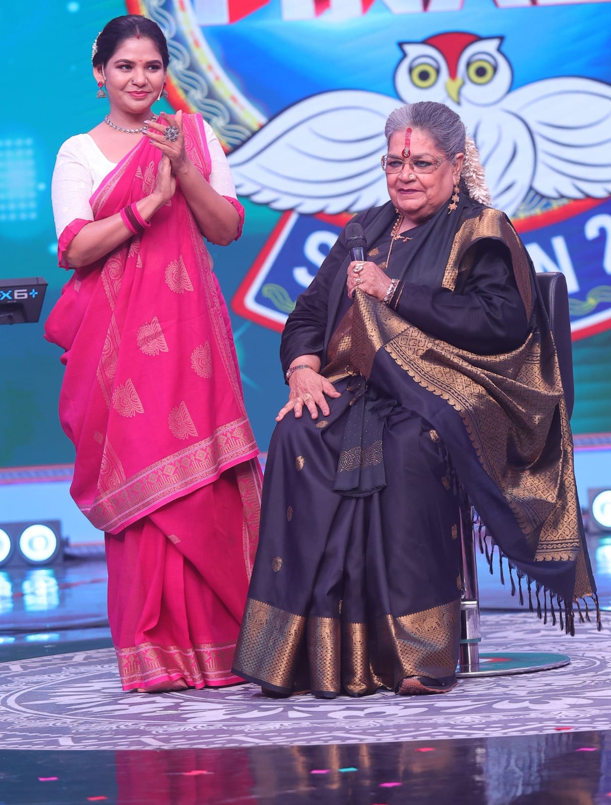 অনুষ্ঠানের এক বিশেষ মুহূর্তে সুদীপ্তার উদ্দেশে একটি গানও গেয়ে শোনান ঊষা উত্থুপ