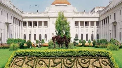 বিধানসভার চার ঘরে আপাতত পড়ল তালা বিধানসভার চার ঘরে আপাতত পড়ল তালা