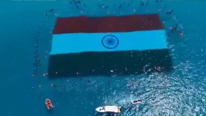 আন্দামান ও নিকোবর প্রশাসন রাধানগর সমুদ্রসৈকতে সমুদ্রের নীচে বিশ্বের বৃহত্তম জাতীয় পতাকা উত্তোলন করে একটি নতুন গিনেস ওয়ার্ল্ড রেকর্ড গড়ল