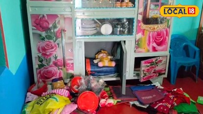 ভাঙা আলমারি ও ছড়ানো-ছিটানো ঘর