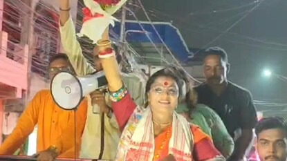 বিজয় মিছিলে জনজোয়ারে পাপিয়া অধিকারী