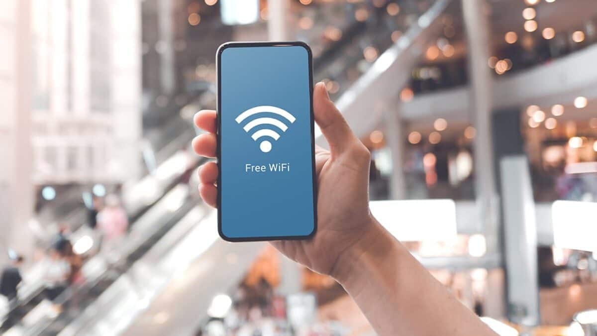 ফ্রি Wi-Fi দেখলেই কানেক্ট করছেন? ১টি ভুলেই ফাঁকা হবে ব্যাঙ্ক অ্যাকাউন্ট, সাইবার বিশেষজ্ঞদের বড় ওয়ার্নিং!