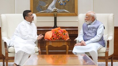 আয়ুষ্মান মন্দির! দিল্লিতে গুরুত্বপূর্ণ বৈঠক শুভেন্দুর আয়ুষ্মান মন্দির! দিল্লিতে গুরুত্বপূর্ণ বৈঠক শুভেন্দুর