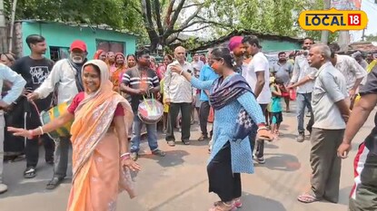 বিজেপি কর্মী-সমর্থকদের উল্লাস বিজেপি কর্মী-সমর্থকদের উল্লাস