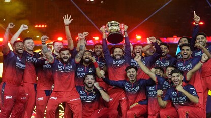 IPL 2026 : আজব কাণ্ড, ২০২৭ আইপিএলের প্রথম ম্যাচে ‘নিষিদ্ধ’ আরসিবির তারকা ক্রিকেটার, এমন ঘটনা আগে ঘটেনি
