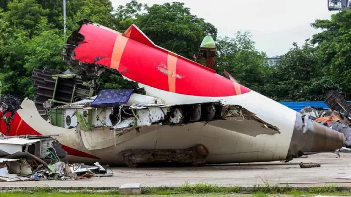 Air India Plane Crash 1 Year: পাইলটের ভুল নাকি যান্ত্রিক গোলযোগ? আজও রহস্য ওড়ার ৩২ সেকেন্ডে সেদিন কেন ভেঙে পড়েছিল এয়ার ইন্ডিয়ার লন্ডনগামী ড্রিমলাইনার! Air India Plane Crash 1 Year: পাইলটের ভুল নাকি যান্ত্রিক গোলযোগ? আজও রহস্য ওড়ার ৩২ সেকেন্ডে সেদিন কেন ভেঙে পড়েছিল এয়ার ইন্ডিয়ার লন্ডনগামী ড্রিমলাইনার!