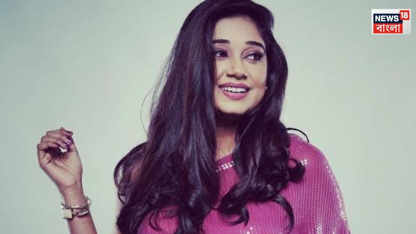 তাঁর কথায় ২০০৬ থেকে ২০২৬, ২০ বছরের ফারাকে টেলিভিশনে অনেক পরিবর্তন এসেছে, দর্শকদের পছন্দও বদলেছে৷ ২০ বছর আগে টিভি ছাড়া মনোরঞ্জনের কোনও উপায় ছিল না, এখন টিভি ছাড়া অন্যান্য অনেক মাধ্যম এসে গিয়েছে, যেমন ওটিটি৷ সেই সঙ্গে শোয়ের ধরনেও বদল এসেছে৷ 