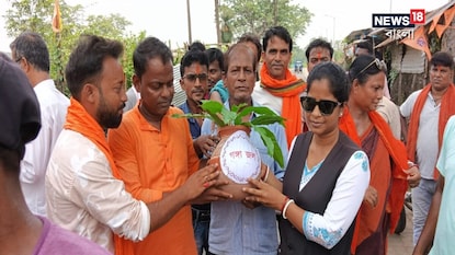 বিষ্ণুপুরে নাচতে-নাচতে মিছিল করল বিজেপি বিষ্ণুপুরে নাচতে-নাচতে মিছিল করল বিজেপি