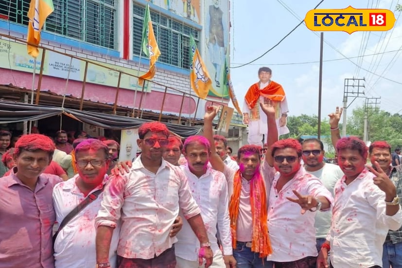 গৌরীশঙ্কর ঘোষ বলেন, 'মানুষের প্রত্যাশা থাকবেই। সেটা পূরণ করা আমাদের দায়িত্ব। সেইজন্যই মানুষ ভোট দিয়েছেন। যে এলাকা থেকে জিতেছি, সেটা একেবারেই পিছিয়ে পড়া জেলা। বাংলার মধ্যে ২৩তম হতেই পারে। ওখানে ৩০ শতাংশ হিন্দু, ৭০ শতাংশ সংখ্যালঘু জনগণ। এতদিন বর্ডার উন্মুক্ত ছিল। নতুন সরকার আসার পর থেকে, জমি পাওয়া গিয়েছে আর ফেন্সিংয়ের কাজ শুরু হয়েছে।' জয়ের পরে অরিজিৎ সিংহের সঙ্গে কথা হয়েছে মন্ত্রীর। গৌরীশঙ্কর ঘোষ বলেন, 'মানুষের প্রত্যাশা থাকবেই। সেটা পূরণ করা আমাদের দায়িত্ব। সেইজন্যই মানুষ ভোট দিয়েছেন। যে এলাকা থেকে জিতেছি, সেটা একেবারেই পিছিয়ে পড়া জেলা। বাংলার মধ্যে ২৩তম হতেই পারে। ওখানে ৩০ শতাংশ হিন্দু, ৭০ শতাংশ সংখ্যালঘু জনগণ। এতদিন বর্ডার উন্মুক্ত ছিল। নতুন সরকার আসার পর থেকে, জমি পাওয়া গিয়েছে আর ফেন্সিংয়ের কাজ শুরু হয়েছে।' জয়ের পরে অরিজিৎ সিংহের সঙ্গে কথা হয়েছে মন্ত্রীর।