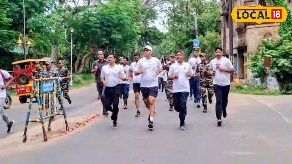জেলাশাসক এবং এসপি দৌড়াচ্ছেন রাস্তায়, যোগ দিবস উপলক্ষ্যে সচেতনতার বার্তা বাঁকুড়া প্রশাসনের