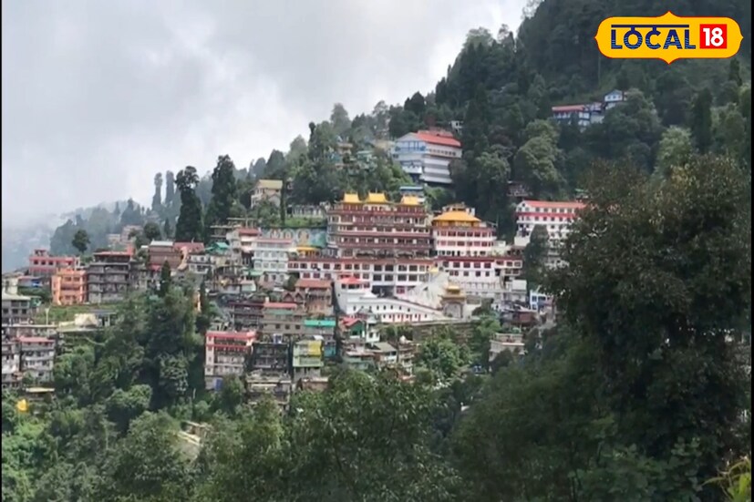 শিলিগুড়ি, ঋত্বিক ভট্টাচার্য : উত্তরবঙ্গের সামগ্রিক উন্নয়নকে সামনে রেখে একাধিক বড় প্রকল্পের প্রস্তাব সামনে এসেছে। স্বাস্থ্য, পরিবহণ, পর্যটন, ক্রীড়া ও শিল্প— প্রায় সব ক্ষেত্রেই নতুন পরিকল্পনার ইঙ্গিত মিলেছে। শিলিগুড়ি ও জলপাইগুড়িতে মেট্রো পরিষেবা চালুর প্রস্তাব, উত্তরবঙ্গে একটি AIIMS এবং অত্যাধুনিক ক্যান্সার হাসপাতাল গড়ে তোলার উদ্যোগ, নতুন বিমানবন্দর নির্মাণ এবং আন্তর্জাতিক মানের ক্রীড়া পরিকাঠামো তৈরির ঘোষণায় আশাবাদী উত্তরবঙ্গবাসী। শিলিগুড়ি, ঋত্বিক ভট্টাচার্য : উত্তরবঙ্গের সামগ্রিক উন্নয়নকে সামনে রেখে একাধিক বড় প্রকল্পের প্রস্তাব সামনে এসেছে। স্বাস্থ্য, পরিবহণ, পর্যটন, ক্রীড়া ও শিল্প— প্রায় সব ক্ষেত্রেই নতুন পরিকল্পনার ইঙ্গিত মিলেছে। শিলিগুড়ি ও জলপাইগুড়িতে মেট্রো পরিষেবা চালুর প্রস্তাব, উত্তরবঙ্গে একটি AIIMS এবং অত্যাধুনিক ক্যান্সার হাসপাতাল গড়ে তোলার উদ্যোগ, নতুন বিমানবন্দর নির্মাণ এবং আন্তর্জাতিক মানের ক্রীড়া পরিকাঠামো তৈরির ঘোষণায় আশাবাদী উত্তরবঙ্গবাসী।