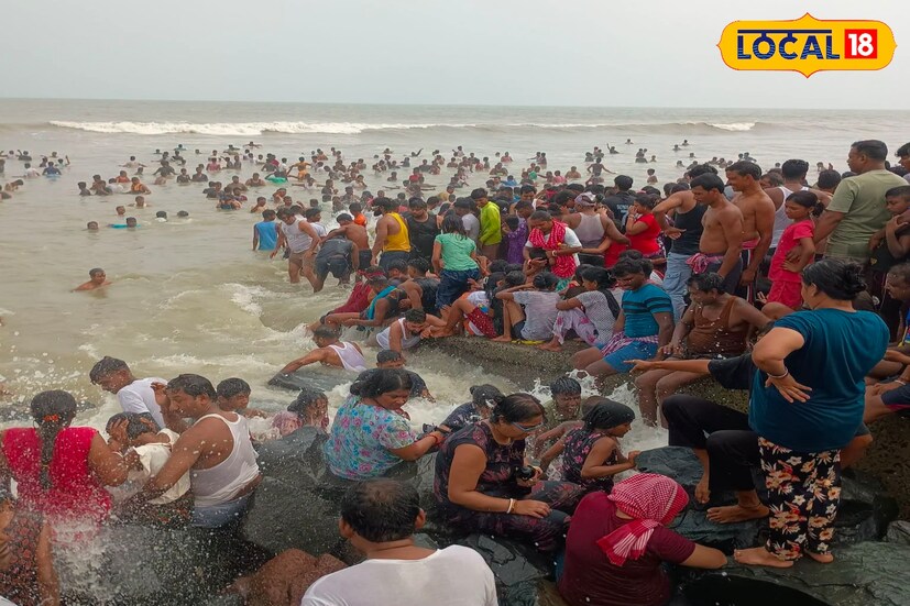 *২৬ জুন, শুক্রবার মহরম। তারপর ২৭ ও ২৮ জুন শনি ও রবিবার পড়েছে। টানা পর পর তিনদিন ছুটি। আবার সোমবার জগন্নাথ দেবের স্নানযাত্রা। ফলে এদিন থেকেই দিঘায় পর্যটকের সংখ্যা বাড়ছে। হোটেল ব্যবসায়ীদের মতে, শনি ও রবিবার জগন্নাথ ভক্ত ও পর্যটকে ভরে উঠবে দিঘা। ইতিমধ্যেই ওল্ড দিঘা থেকে নিউ দিঘার বিভিন্ন হোটেলে ঘরগুলির বুকিং শেষ। রবিবার দিঘা, মন্দারমণি, তাজপুর গেলে ঘর পাওয়া মুশকিল হতে পারে। *২৬ জুন, শুক্রবার মহরম। তারপর ২৭ ও ২৮ জুন শনি ও রবিবার পড়েছে। টানা পর পর তিনদিন ছুটি। আবার সোমবার জগন্নাথ দেবের স্নানযাত্রা। ফলে এদিন থেকেই দিঘায় পর্যটকের সংখ্যা বাড়ছে। হোটেল ব্যবসায়ীদের মতে, শনি ও রবিবার জগন্নাথ ভক্ত ও পর্যটকে ভরে উঠবে দিঘা। ইতিমধ্যেই ওল্ড দিঘা থেকে নিউ দিঘার বিভিন্ন হোটেলে ঘরগুলির বুকিং শেষ। রবিবার দিঘা, মন্দারমণি, তাজপুর গেলে ঘর পাওয়া মুশকিল হতে পারে।