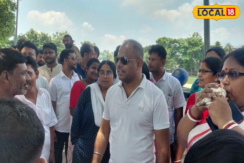  নদীপথে পরিদর্শনের সময় সেতুর সম্ভাব্য অবস্থান, দুই প্রান্তের সংযোগ এলাকা, নদীর গতিপ্রকৃতি এবং বিশেষ করে নদীভাঙনের পরিস্থিতি খতিয়ে দেখেন বিধায়ক ও প্রশাসনিক কর্তারা। কোথায় সেতুর অ্যাপ্রোচ রোড তৈরি হবে, নদীর স্রোতের প্রভাব কতটা এবং ভবিষ্যতে নির্মাণকাজে কী ধরনের চ্যালেঞ্জ আসতে পারে, সে বিষয়েও বিস্তারিতভাবে পর্যবেক্ষণ করা হয়। এই পরিদর্শনের মাধ্যমে প্রকল্পের বাস্তব চিত্র আরও স্পষ্ট হয়ে উঠবে বলে মনে করা হচ্ছে।