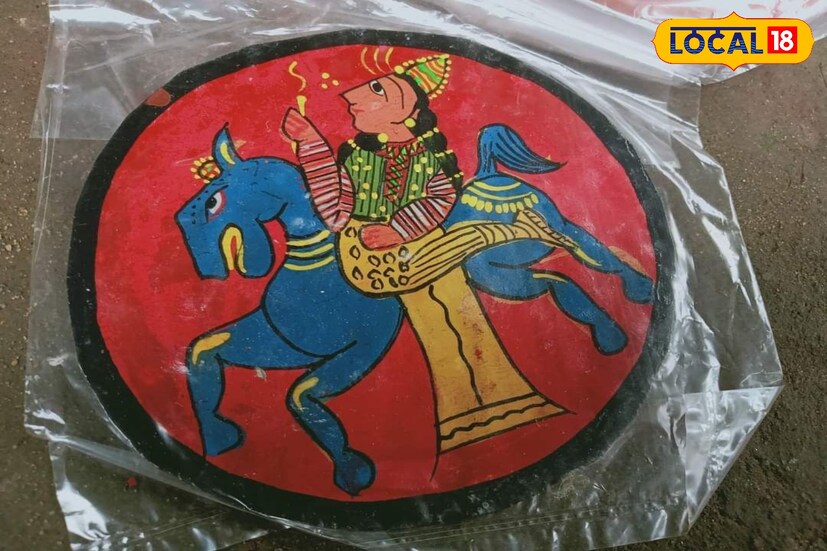 বিশেষজ্ঞদের মতে, এই জিআই স্বীকৃতি শুধু একটি শিল্পের সম্মান নয়, বরং বাঁকুড়ার ঐতিহ্য, সংস্কৃতি ও লোকশিল্পের আন্তর্জাতিক স্বীকৃতি। ফের একবার দেশের মানচিত্রে উজ্জ্বল হল বাঁকুড়া জেলা, আর নতুন করে আলোচনায় এল বিষ্ণুপুরের শতাব্দীপ্রাচীন দশাবতার তাস।