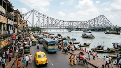 প্রশাসনিক কারণেই কলকাতাকে জেলা গঠনের সিদ্ধান্ত রাজ্যের (Photo: AI/Representative Image) প্রশাসনিক কারণেই কলকাতাকে জেলা গঠনের সিদ্ধান্ত রাজ্যের (Photo: AI/Representative Image)