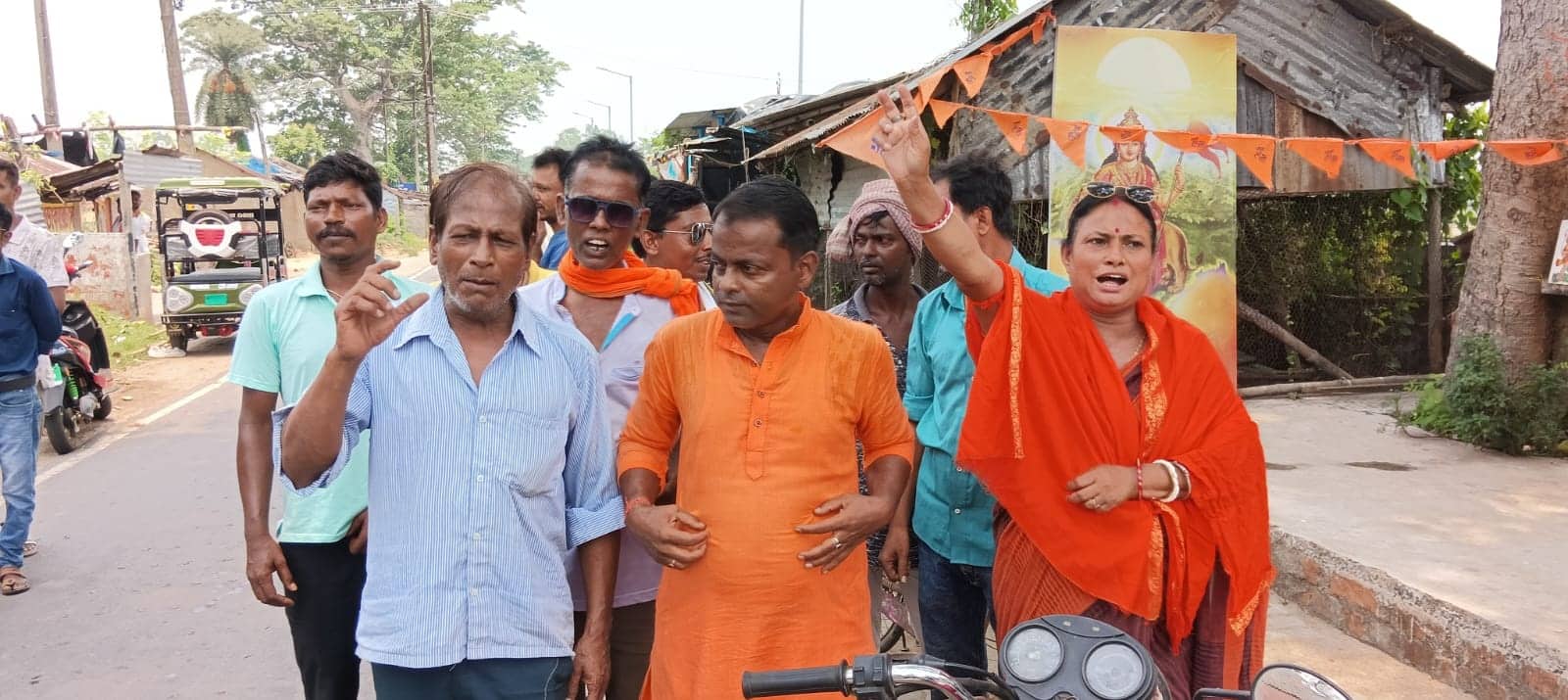 বিজেপির মিছিল ঘিরে চর্চা</div><div class=