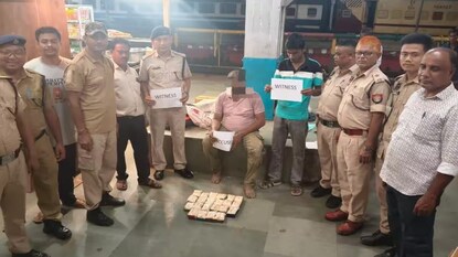 উদ্ধার প্রায় ৬৫ লক্ষ টাকার নেশার সামগ্রী উদ্ধার প্রায় ৬৫ লক্ষ টাকার নেশার সামগ্রী
