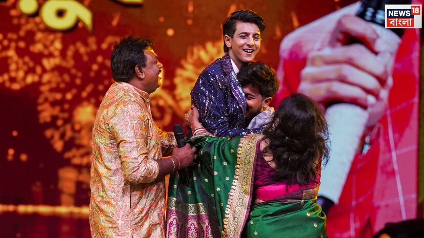আয়ুষ নিজের এই সাফল্যের পুরো কৃতিত্বটাই গ্রুমার, মেন্টর এবং বিচারক মণ্ডলীকে সঁপে দিয়েছেন৷ সা রে গা মা পা-এর প্রথম দিন থেকে শেষ দিন পর্যন্ত তাঁকে গাইড করার জন্য তিনি কৃতজ্ঞতা জানিয়েছেন শান্তনু মৈত্র, রূপম ইসলাম, জিৎ গাঙ্গুলী ও কৌশিকী চক্রবর্তীদের মতো ব্যক্তিত্বদের। এছাড়াও বিচারক ও সঞ্চালকের নাম উল্লেখ করে আয়ুষ লেখেন- ‘সৌমেন নন্দী স্যার, কল্যাণ ভট্টাচার্য স্যার, ঝুমুর চ্যাটার্জি ম্যাম, রথীজিৎ ভট্টাচার্য স্যার, শান্তনু মৈত্র স্যার, জিৎ গাঙ্গুলী স্যার, রূপম ইসলাম স্যার, কৌশিকী চক্রবর্তী মা, অন্তরা মিত্র ম্যাম, শুভমিতা ব্যানার্জি অফিশিয়াল ম্যাম, জোজো মুখার্জি ম্যাম, ইমন চক্রবর্তী দি, রূপঙ্কর বাগчи স্যার, শ্রীরাধা বন্দ্যোপাধ্যায় ম্যাম এবং আবির চ্যাটার্জি দাদা— আপনাদের সবার আশীর্বাদ আর সঠিক দিক গাইডেন্স আমার জীবনের সবচেয়ে বড় সম্পদ।’