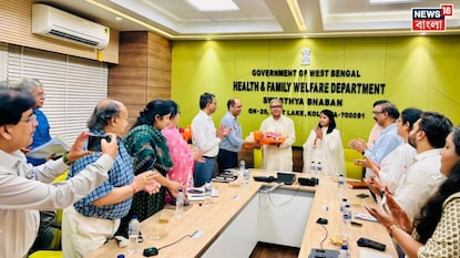 স্বাস্থ্য দফতরে মন্ত্রী শারদ্বত মুখোপাধ্যায়। স্বাস্থ্য দফতরে মন্ত্রী শারদ্বত মুখোপাধ্যায়।