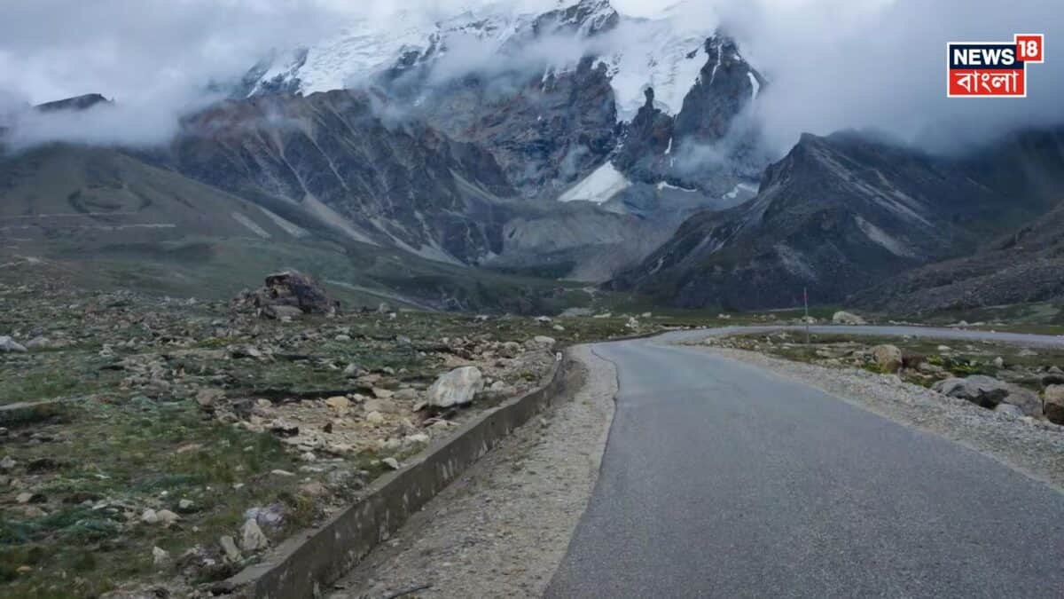 Sikkim Road Update: সিকিম যাচ্ছেন? রওনা দেওয়ার আগে দেখুন ‘এই’ রোড ম্যাপ! কোথায় রাস্তা বন্ধ, কোন রুটি স্বাভাবিক গাড়ি চলাচল? পর্যটকদের জন্য জরুরি আপডেট