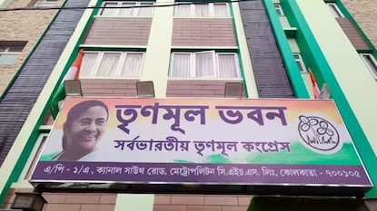 তৃণমূলের পার্টি অফিস সরানোর কাজ শুরু তৃণমূলের পার্টি অফিস সরানোর কাজ শুরু