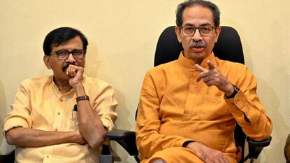 ছবি-বাঁদিকে সঞ্জয় রাউত, ডানদিকে উদ্ধব ঠাকরে (PTI File)