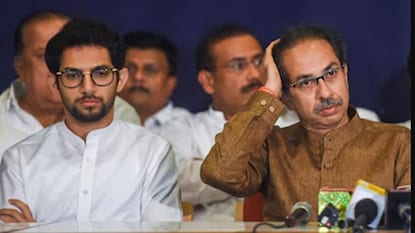 ছেলে আদিত্যর জন্য উদ্ধবের দলে ভাঙন? ছবি- পিটিআই ছেলে আদিত্যর জন্য উদ্ধবের দলে ভাঙন? ছবি- পিটিআই