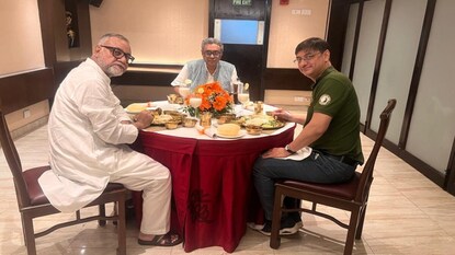 সঞ্জীব সান্যালের সঙ্গে ‘পাওয়ার লাঞ্চ’-এ স্বপন দাশগুপ্ত ও তাপস রায়