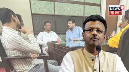 ঋতব্রতর ঘরে ফিরহাদ। ফাইল চিত্র