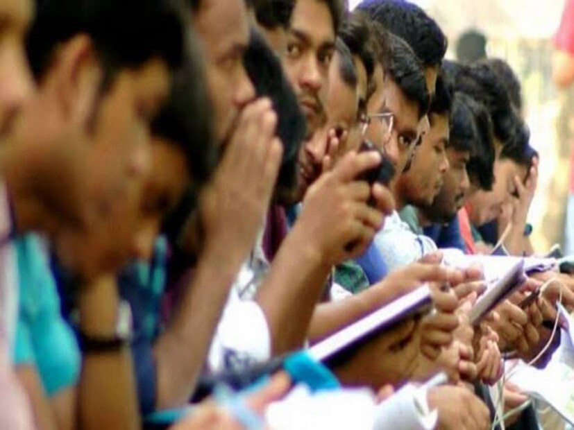 কারা পাবেন যুবশক্তি ভরসা কার্ড?নবান্ন সূত্রে খবর, পশ্চিমবঙ্গের বেকার যুবক-যুবতী তথা যাঁরা চাকরির পরীক্ষা এবং ইন্টারভিউ দিচ্ছেন, তাঁরা প্রত্যেকে যুবশক্তি কার্ডের ৩,০০০ টাকা করে পাবেন। তাও আবার DBT-র মাধ্যমে সরাসরি অ্যাকাউন্টে ঢুকবে টাকা। এই ভাতার পরিমাণ ইতিমধ্যেই বৃদ্ধি করা হয়েছে। আগের সরকার দিত ১,৫০০ টাকা। নতুন সরকার দেবে ৩,০০০ টাকা। কারা পাবেন যুবশক্তি ভরসা কার্ড?নবান্ন সূত্রে খবর, পশ্চিমবঙ্গের বেকার যুবক-যুবতী তথা যাঁরা চাকরির পরীক্ষা এবং ইন্টারভিউ দিচ্ছেন, তাঁরা প্রত্যেকে যুবশক্তি কার্ডের ৩,০০০ টাকা করে পাবেন। তাও আবার DBT-র মাধ্যমে সরাসরি অ্যাকাউন্টে ঢুকবে টাকা। এই ভাতার পরিমাণ ইতিমধ্যেই বৃদ্ধি করা হয়েছে। আগের সরকার দিত ১,৫০০ টাকা। নতুন সরকার দেবে ৩,০০০ টাকা।