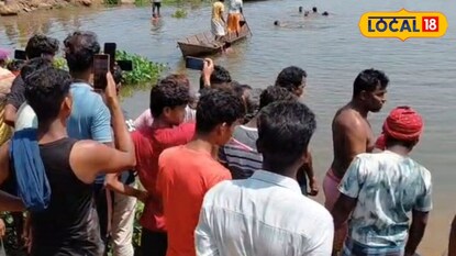 কাঁসাই নদীর অনিকেত বাঁধের দুর্ঘটনাস্থল এবং স্থানীয় বাসিন্দাদের ভিড়