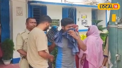 মাদক পাচারের ঘটনায় ধৃতদের নিয়ে আসা হয়েছে থানায় মাদক পাচারের ঘটনায় ধৃতদের নিয়ে আসা হয়েছে থানায়