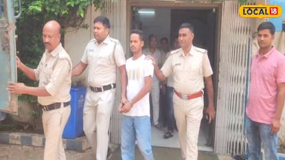 ভুয়ো আধার কার্ড তৈরির অভিযোগে গ্রেফতার করা হয়েছে যুবককে ভুয়ো আধার কার্ড তৈরির অভিযোগে গ্রেফতার করা হয়েছে যুবককে