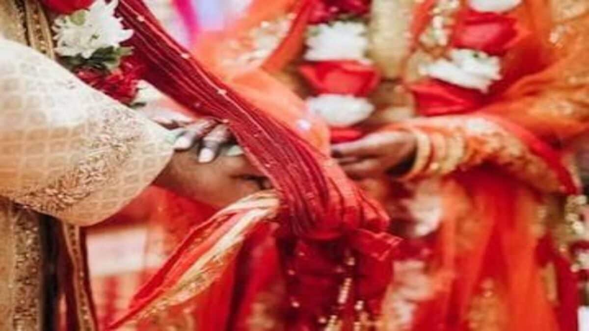 ম্যাট্রিমোনিয়াল সাইটে কোটিপতি সেজে বিয়ের টোপ দিয়ে তরুণীকে ধর্ষণ এবং ৪১ লক্ষ টাকার প্রতারণার অভিযোগ