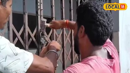 তালা ভেঙে সকলের জন্য খুলে দেওয়া হচ্ছে কমিউনিটি শৌচালয়