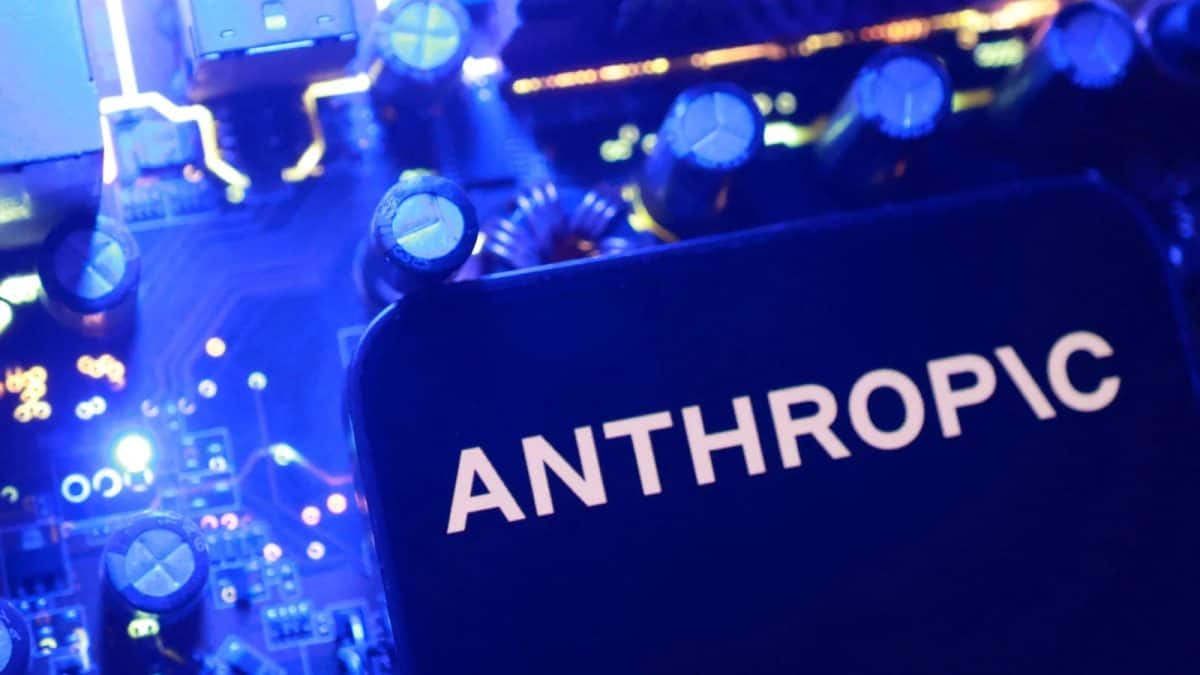 AI কি নিয়ন্ত্রণের বাইরে চলে যাচ্ছে? Anthropic-এর পরীক্ষাধীন AI হ্যাক করল ৩টি বাইরের সংস্থা, বাড়ছে নিরাপত্তা নিয়ে উদ্বেগ AI কি নিয়ন্ত্রণের বাইরে চলে যাচ্ছে? Anthropic-এর পরীক্ষাধীন AI হ্যাক করল ৩টি বাইরের সংস্থা, বাড়ছে নিরাপত্তা নিয়ে উদ্বেগ
