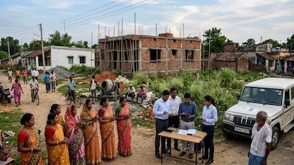 ১০ লক্ষ উপভোক্তার অ্যাকাউন্টে যাবে ৬০ হাজার টাকা (AI Generated Represebtative Image) ১০ লক্ষ উপভোক্তার অ্যাকাউন্টে যাবে ৬০ হাজার টাকা (AI Generated Represebtative Image)