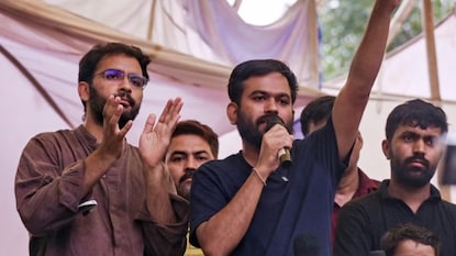 দিল্লির যন্তর মন্তরে ককরোচ জনতা দলের আন্দোলনে অভিজিৎ দিপকে দিল্লির যন্তর মন্তরে ককরোচ জনতা দলের আন্দোলনে অভিজিৎ দিপকে