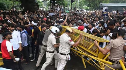 July 20 Violence: ২০ জুলাইয়ের হিংসার ঘটনায় দায়ের হওয়া ১৩ FIR প্রত্যাহারের সিদ্ধান্ত, অপরাধমূলক রেকর্ড না থাকলে বিক্ষোভকারীদের বিরুদ্ধে আইনি পদক্ষেপ নয়