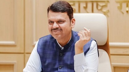 মহারাষ্ট্রের মুখ্যমন্ত্রী দেবেন্দ্র ফড়নবিস দিল্লির উদ্দেশে রওনা (File Photo/X) মহারাষ্ট্রের মুখ্যমন্ত্রী দেবেন্দ্র ফড়নবিস দিল্লির উদ্দেশে রওনা (File Photo/X)