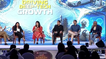 ডিপ-টেক স্টার্টআপে সরকারের নীতি ও বিনিয়োগে নতুন গতি ডিপ-টেক স্টার্টআপে সরকারের নীতি ও বিনিয়োগে নতুন গতি