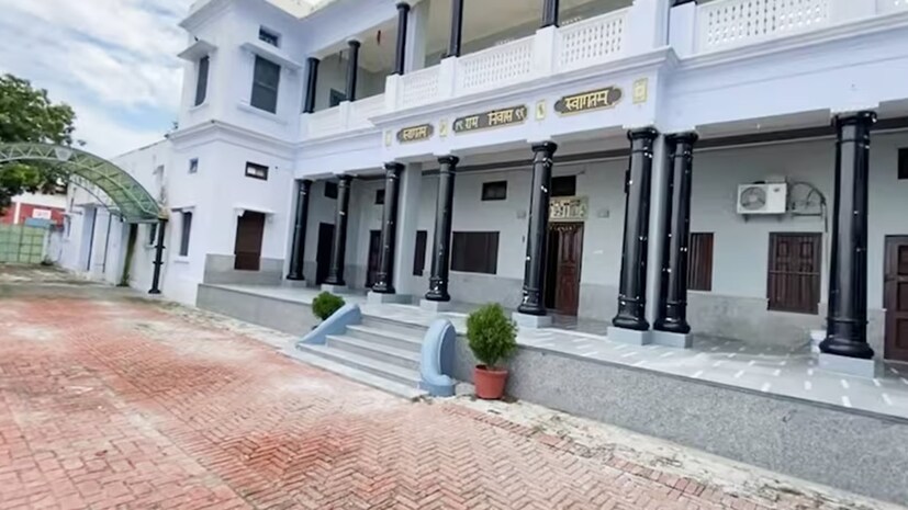 গ্রামে ৩,০০০ গজ জমিতে তৈরি বাড়ি, ১৫২টি দরজা-জানালা! এর জাঁকজমক দেখলে মুগ্ধ হয়ে যাবেন