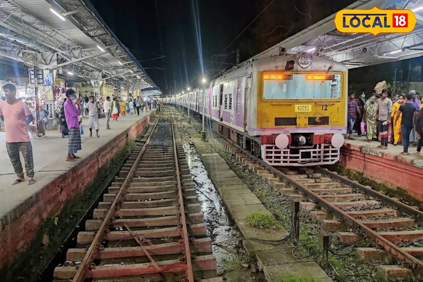 *ডায়মন্ডহারবার, নবাব মল্লিক: ভিড় কমাতে শিয়ালদহ দক্ষিণে ডায়মন্ডহারবার, লক্ষীকান্তপুর, ক্যানিং শাখায় চলবে বেশ কয়েকটি অতিরিক্ত লোকাল ট্রেন। শিয়ালদহ দক্ষিণের এই শাখায় দীর্ঘদিন ধরেই ট্রেনে অতিরিক্ত ভিড় হওয়া নিয়ে অভিযোগ ছিল নিত্যযাত্রীদের মধ্যে। সেই সমস্যার কথা মাথায় রেখে ৬ জুলাই, অর্থাৎ আগামী সোমবার থেকে অতিরিক্ত লোকাল ট্রেন চালানোর সিদ্ধান্ত নিয়েছে পূর্বরেল। স্বাভাবিকভাবেই নরুন এই ঘোষণায় খুশি যাতায়াতকারীরা। তাঁদের আশা, এবারে শান্তিতে যাতায়াত করতে পারবেন তাঁরা। গরমে ভিড়ের চাপে কষ্ট লাঘব হবে।