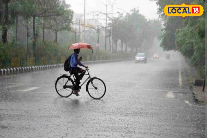 কলকাতা, হাওড়া, হুগলি, উত্তর ও দক্ষিণ ২৪ পরগনা, পূর্ব মেদিনীপুর এবং বাঁকুড়ায় বজ্র-বিদ্যুৎ-সহ ভারী বৃষ্টির পূর্বাভাস দেওয়া হয়েছে। এই সময় ঘণ্টায় ৪০ থেকে ৫০ কিলোমিটার বেগে ঝোড়ো হাওয়া বইতে পারে, যা দমকার আকারে ৬০ কিলোমিটার পর্যন্ত পৌঁছাতে পারে। আগামী দুই-তিন দিন পর্যন্ত এই অস্থির আবহাওয়া বজায় থাকতে পারে বলে জানিয়েছে আবহাওয়া দফতর। কলকাতা, হাওড়া, হুগলি, উত্তর ও দক্ষিণ ২৪ পরগনা, পূর্ব মেদিনীপুর এবং বাঁকুড়ায় বজ্র-বিদ্যুৎ-সহ ভারী বৃষ্টির পূর্বাভাস দেওয়া হয়েছে। এই সময় ঘণ্টায় ৪০ থেকে ৫০ কিলোমিটার বেগে ঝোড়ো হাওয়া বইতে পারে, যা দমকার আকারে ৬০ কিলোমিটার পর্যন্ত পৌঁছাতে পারে। আগামী দুই-তিন দিন পর্যন্ত এই অস্থির আবহাওয়া বজায় থাকতে পারে বলে জানিয়েছে আবহাওয়া দফতর।