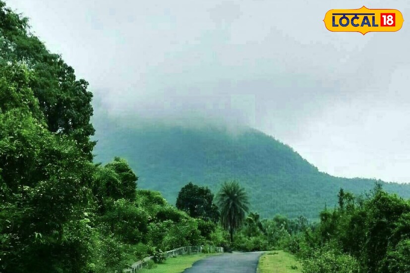 *কলকাতা, হাওড়া, হুগলি, উত্তর ২৪ পরগনা, দক্ষিণ ২৪ পরগনা, নদিয়া ও মুর্শিদাবাদ জেলাতেও একই ধরনের আবহাওয়া বজায় থাকবে। আকাশে মেঘের আনাগোনা থাকবে এবং কোথাও কোথাও স্বল্প সময়ের জন্য হালকা বৃষ্টি হতে পারে। বৃহস্পতিবার থেকে এই জেলাগুলিতে বৃষ্টির সম্ভাবনা সামান্য বাড়লেও ভারী বৃষ্টির কোনও পূর্বাভাস নেই।