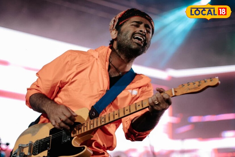 সমস্ত বিষয়ে, দেশ জুড়ে প্রতিবাদে সরব হয়েছেন বহু মানুষ। শিল্পী থেকে শুরু করে ছাত্রছাত্রী, সোশ্যাল মিডিয়ায় অনেকেই নিজের নিজের মতামত প্রকাশ করেছেন। কেউ কবিতায়, কেউ বা আবার একেবারে নির্ভেজাল কড়া কথায় প্রতিবাদ জানিয়েছেন, দ্ব্যর্থহীন ভাষায় বলেছেন, দিল্লিতে যা হচ্ছে, ঠিক হচ্ছে না। সমস্ত বিষয়ে, দেশ জুড়ে প্রতিবাদে সরব হয়েছেন বহু মানুষ। শিল্পী থেকে শুরু করে ছাত্রছাত্রী, সোশ্যাল মিডিয়ায় অনেকেই নিজের নিজের মতামত প্রকাশ করেছেন। কেউ কবিতায়, কেউ বা আবার একেবারে নির্ভেজাল কড়া কথায় প্রতিবাদ জানিয়েছেন, দ্ব্যর্থহীন ভাষায় বলেছেন, দিল্লিতে যা হচ্ছে, ঠিক হচ্ছে না।